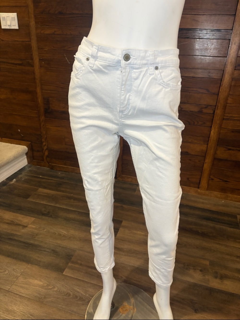 Jones New York White Cropped Ankle Jeans